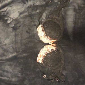 3/15 🦇 Black and pink lace push up bra